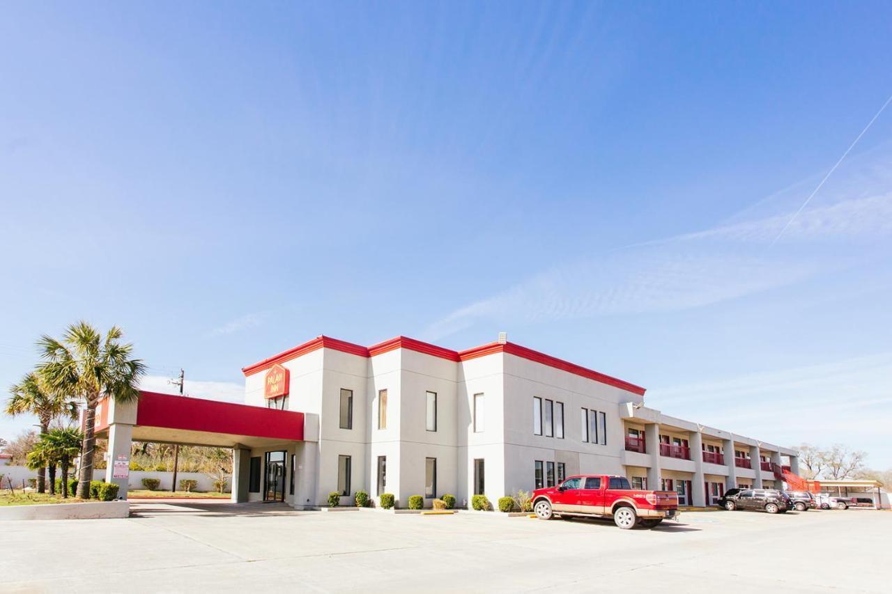 Econo Lodge Inn & Suites شانيلفيو المظهر الخارجي الصورة